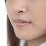 年を感じさせるほうれい線のケアの方法